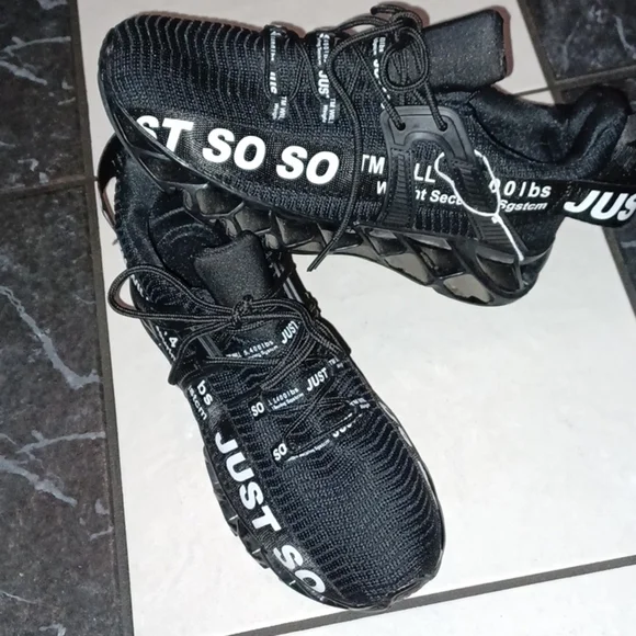 Just So So Athletic Non-Slip Shoe Womens Size EU 39 fits US Size 8 Black/White - Picture 1 of 5
